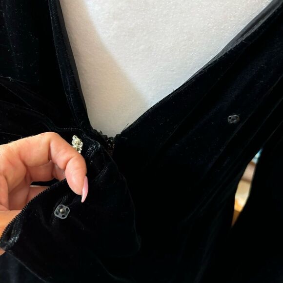 Vintage Union Made Black Velvet Low V Back Bow Detail Floor Length Dress 11/12 - Picture 10 of 16